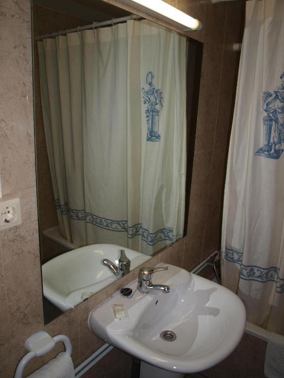 Hostal San Jorge Zaragoza Room photo
