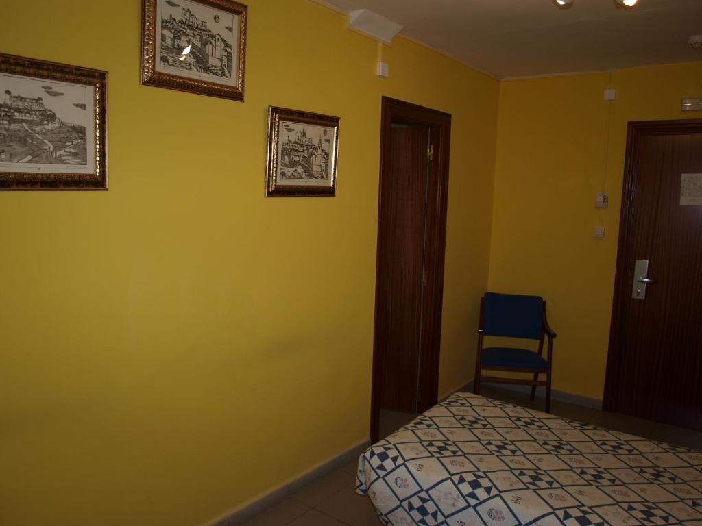 Hostal San Jorge Zaragoza Room photo